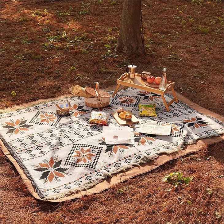 China 	Picnic Blanket Tassels